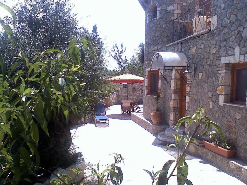 Musician'S Round House & Castello Βίλα Βάτος Εξωτερικό φωτογραφία