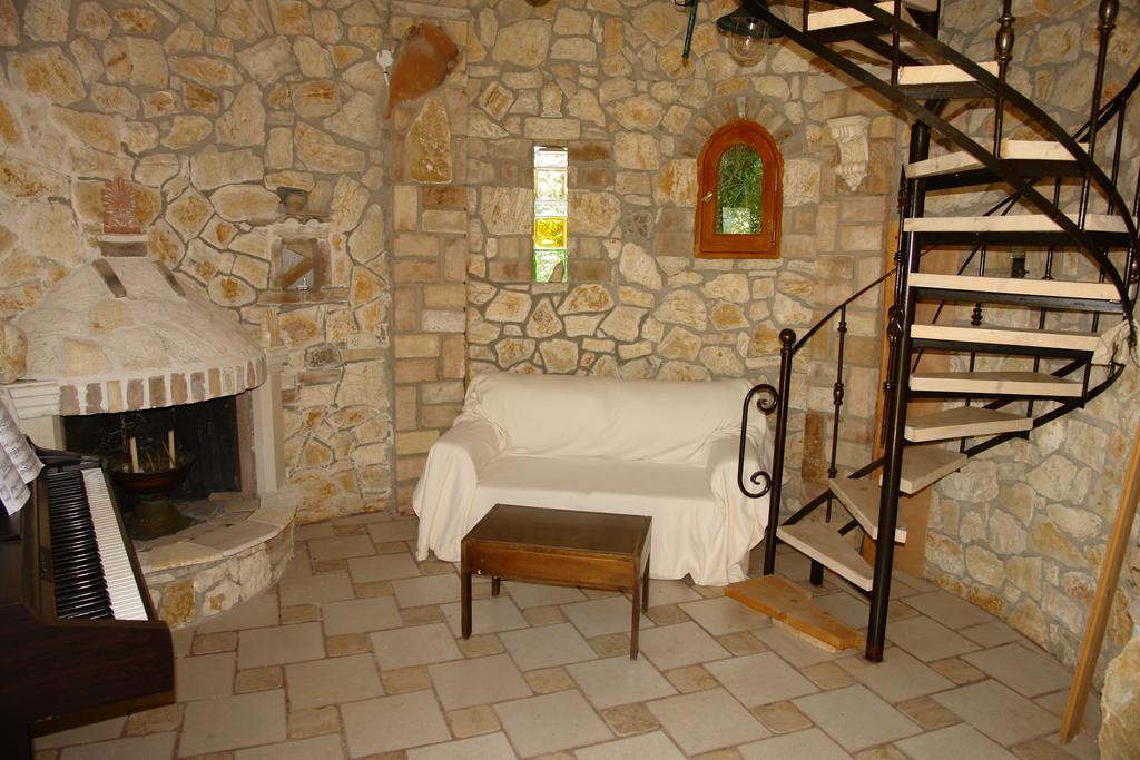 Musician'S Round House & Castello Βίλα Βάτος Δωμάτιο φωτογραφία
