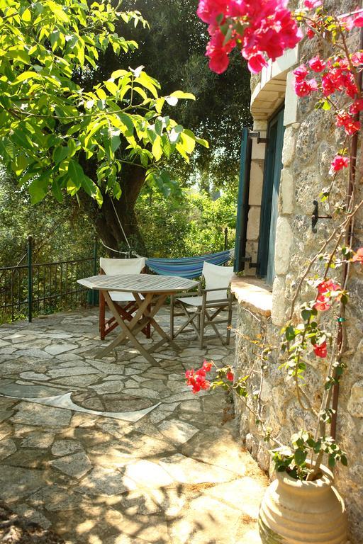 Musician'S Round House & Castello Βίλα Βάτος Εξωτερικό φωτογραφία