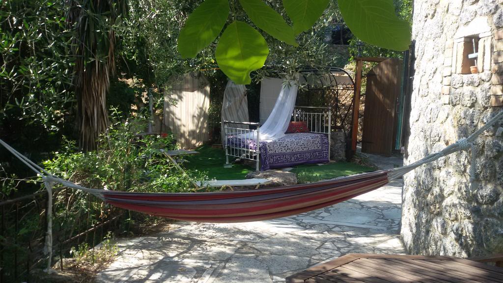 Musician'S Round House & Castello Βίλα Βάτος Εξωτερικό φωτογραφία